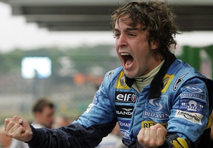 Formula 1 má najdlhšie pretekajúceho pilota. Na dosah má ďalší rekord